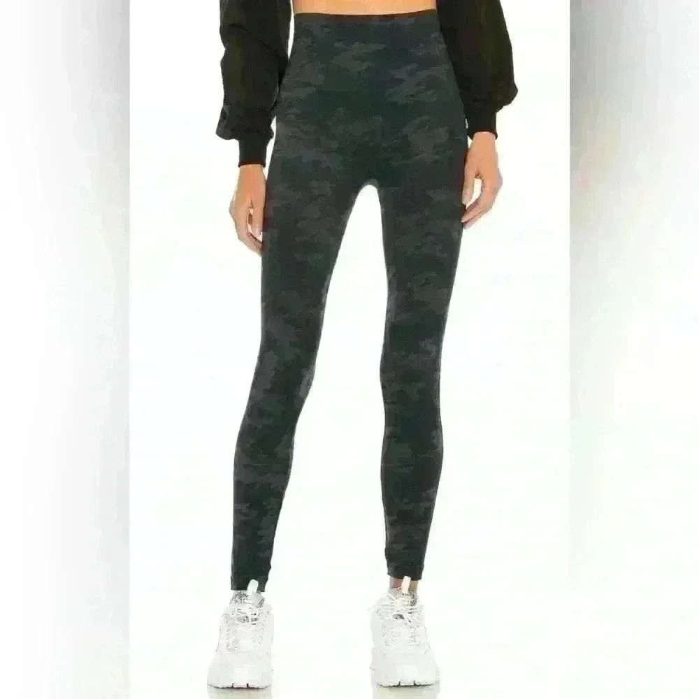 SPANX Look at Me Now Black Camo Seamless Legging